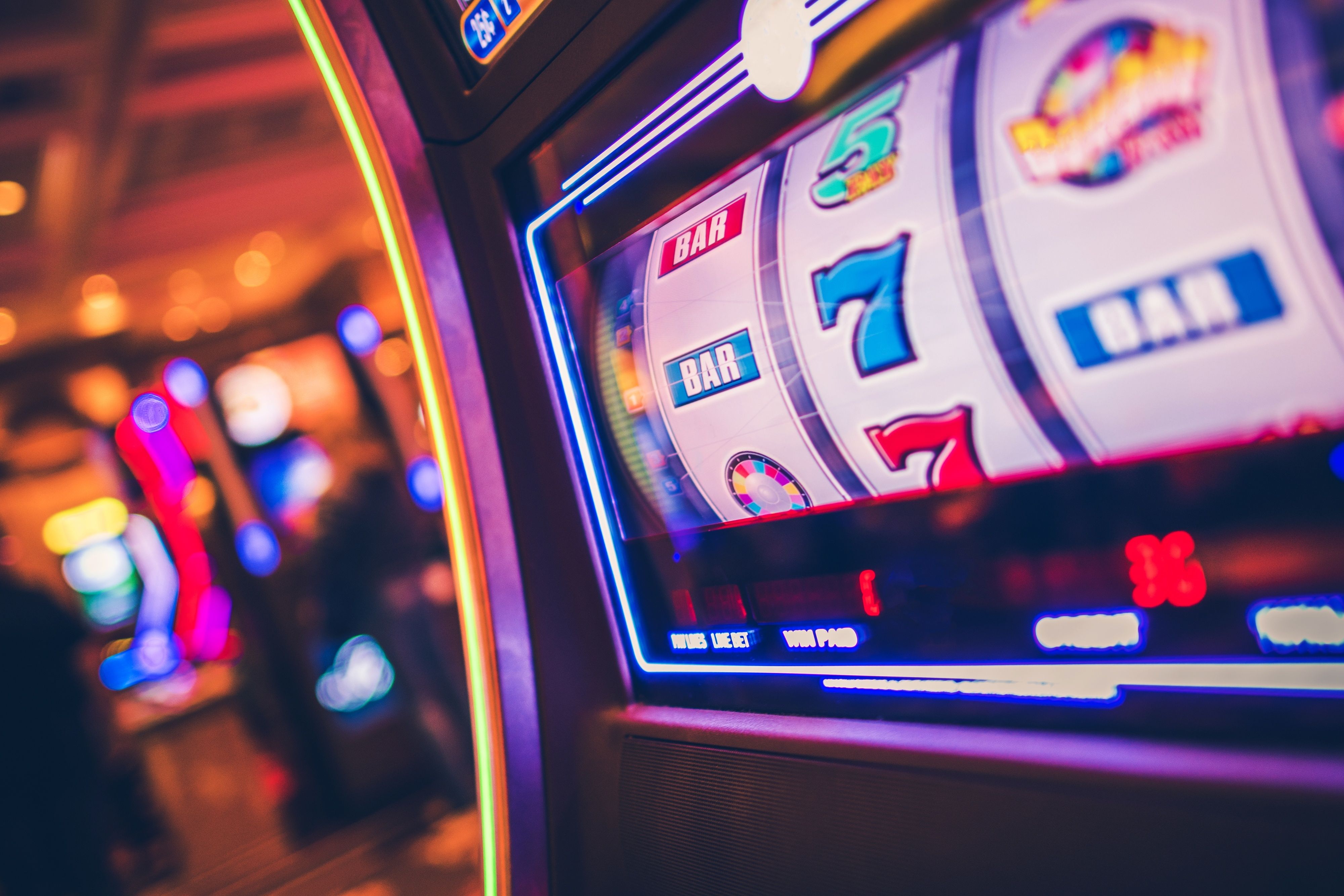 Live blackjack table with multi-camera feed Live dealer at Allbet blackjack table on mijit88